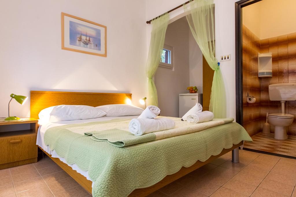 Villa Veca Starigrad Paklenica Extérieur photo